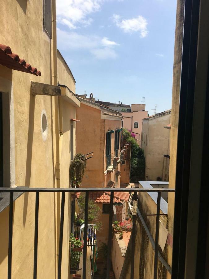 Casa Flo Con Terrazza E Ascensore Salerno Esterno foto